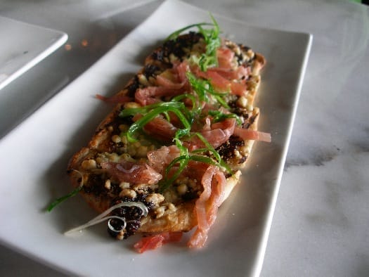fig-and-prosciutto-pizzetta fig-and-prosciutto-pizzetta