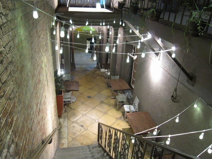 vertical-wine-bistro-foyer